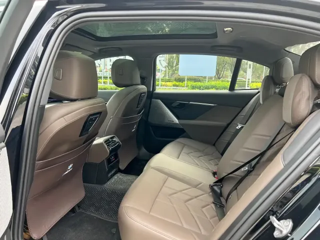BMW 5 Series — Фото автомобиля 6