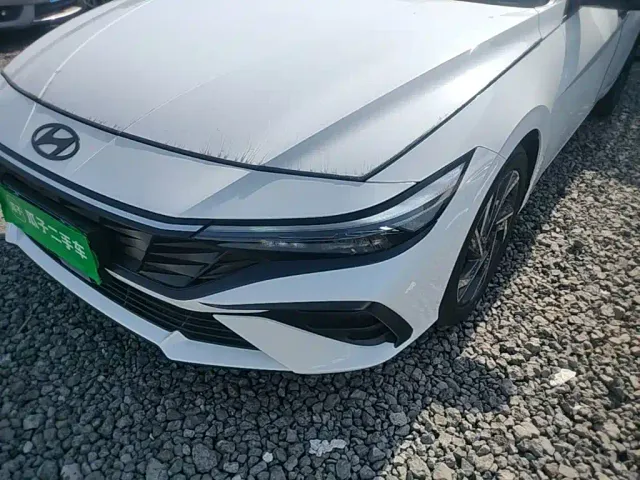 Hyundai Elantra — Фото автомобиля 23