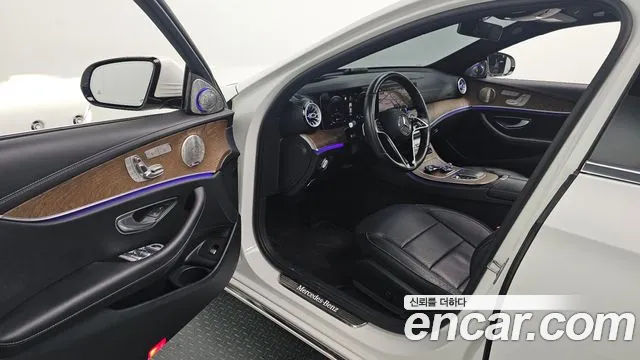 Mercedes-Benz E-Class — Фото автомобиля 10