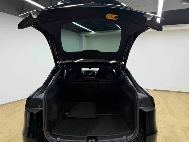 Tesla Model Y — Фото автомобиля 25