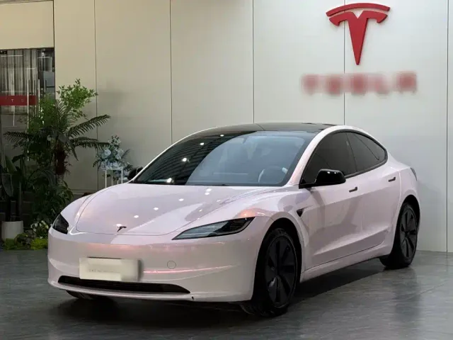 Фотография автомобиля — Tesla Model 3