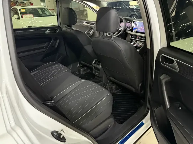 Volkswagen Tiguan L 2025 330TSI Automatic 2WD R-Line Dragon Glory Edition — Фото автомобиля 9