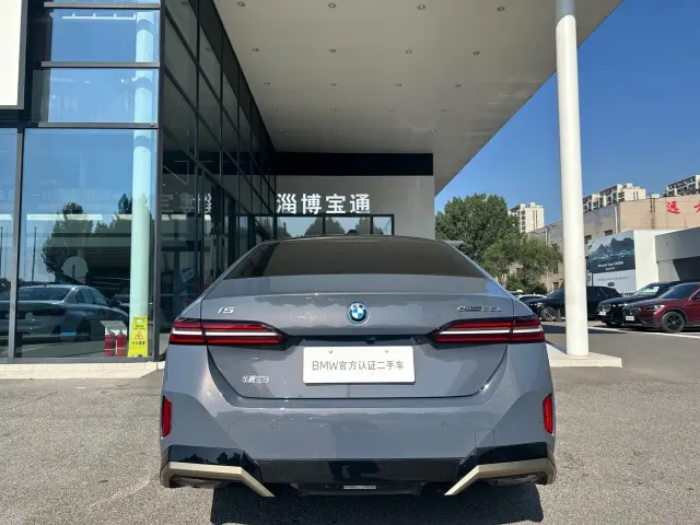 BMW i5 — Фото автомобиля 13