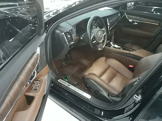 Volvo S90 — Фото автомобиля 15