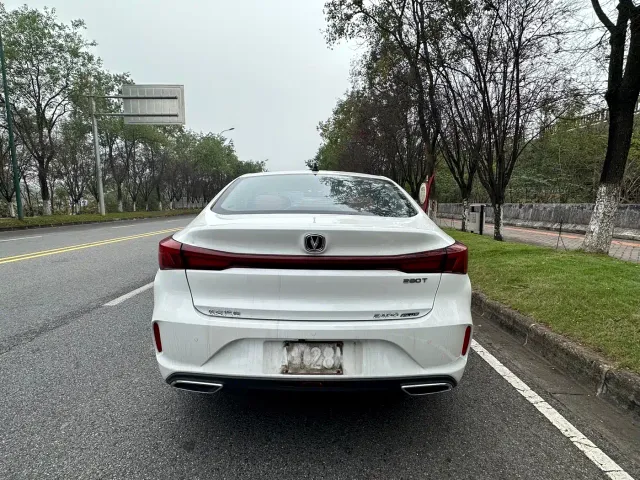 Changan Eado — Фото автомобиля 4