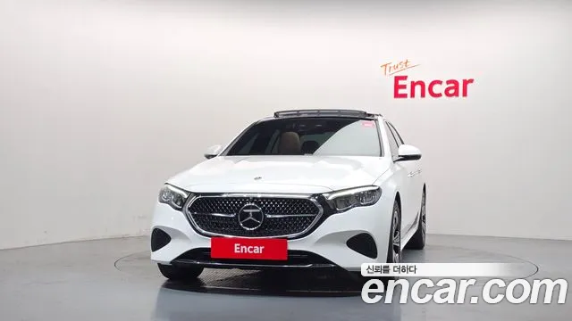 Mercedes-Benz E-Class — Фото автомобиля 3
