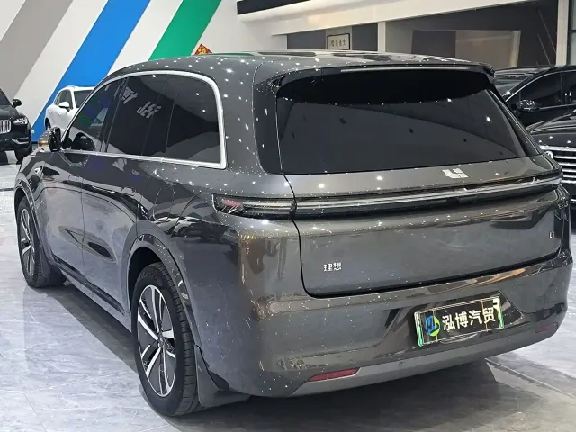 Li Auto L8 — Фото автомобиля 12