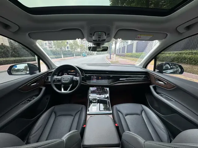 Audi Q7 — Фото автомобиля 11