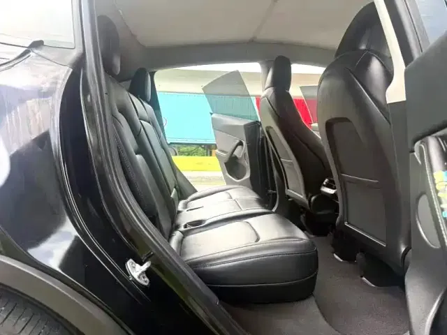 Tesla Model Y — Фото автомобиля 10