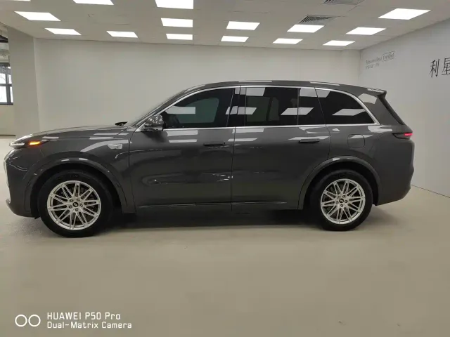 Li Auto L8 — Фото автомобиля 2