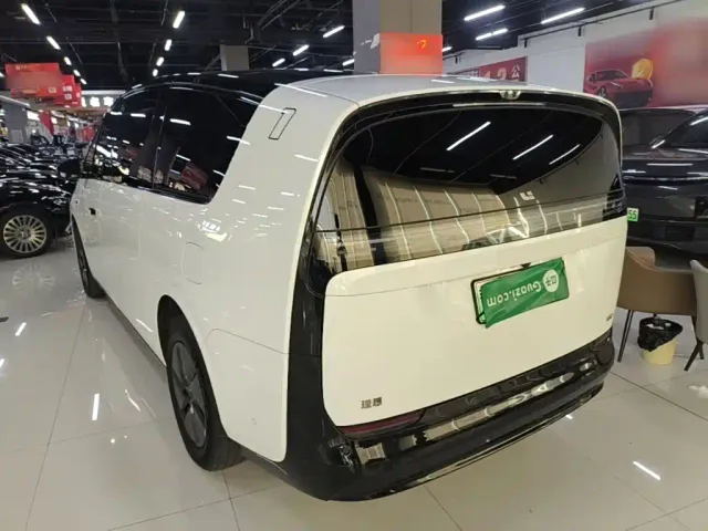Li Auto MEGA — Фото автомобиля 4