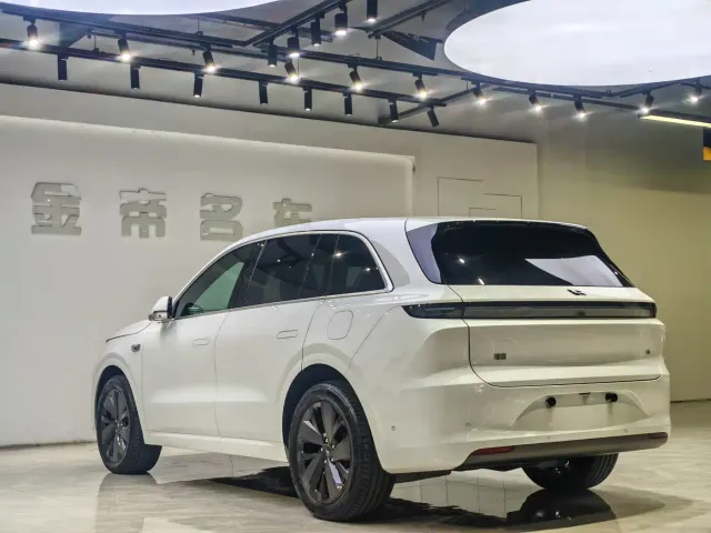 Li Auto L6 — Фото автомобиля 14