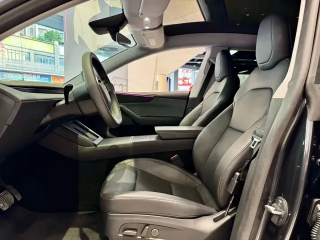 Tesla Model Y — Фото автомобиля 5