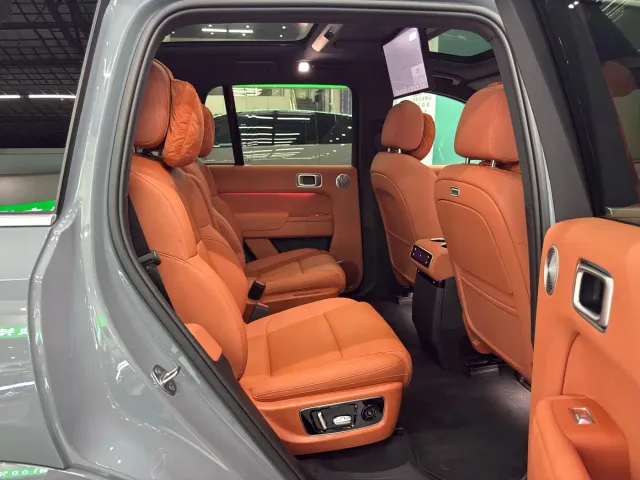 Li Auto L8 — Фото автомобиля 18