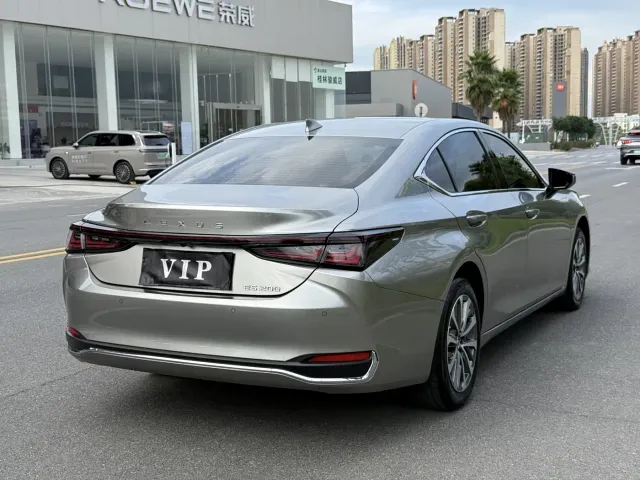 Lexus ES — Фото автомобиля 5