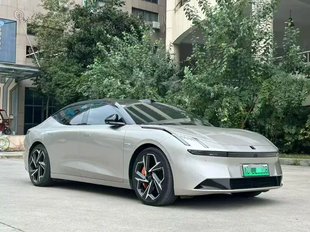 Lynk & Co Z10 — Фото автомобиля 3