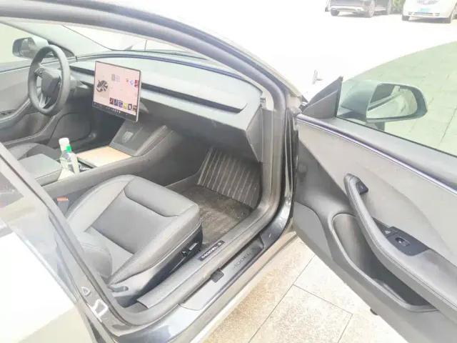 Tesla Model 3 — Фото автомобиля 13