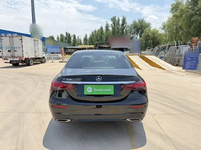 Mercedes-Benz E-Class — Фото автомобиля 9