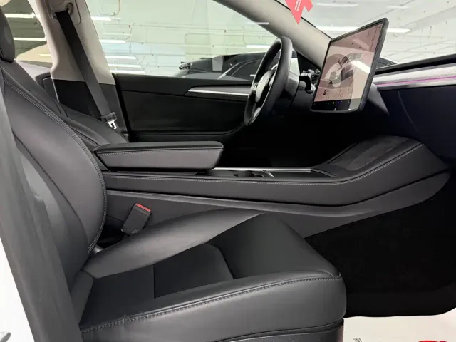 Tesla Model Y — Фото автомобиля 12