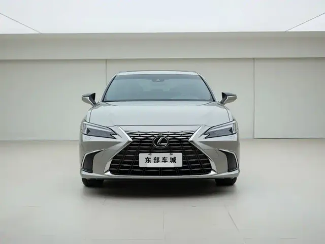 Lexus ES — Фото автомобиля 2