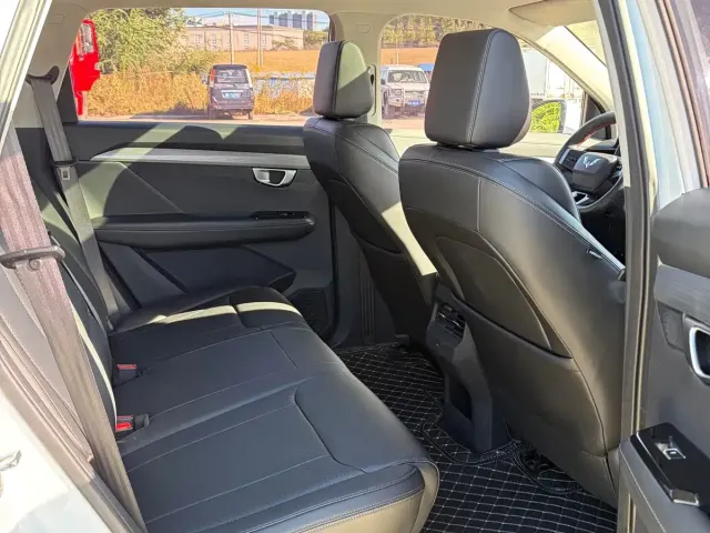 Wuling Asta — Фото автомобиля 8