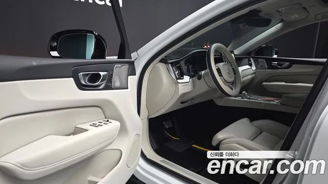 Вольво XC60 — Фото автомобиля 7
