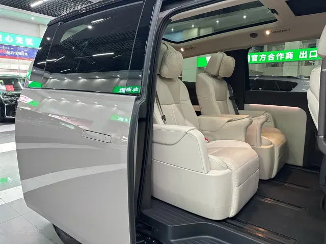 Li Auto MEGA — Фото автомобиля 24