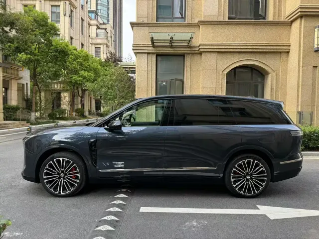 Nio ES8 — Фото автомобиля 4