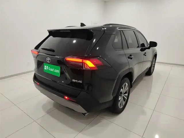 Toyota RAV4 — Фото автомобиля 4