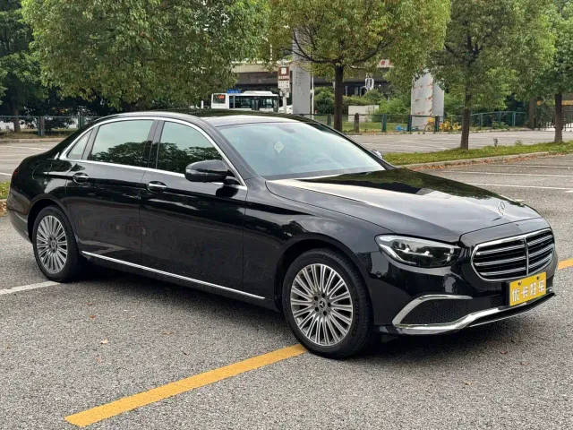 Mercedes-Benz E-Class — Фото автомобиля 2