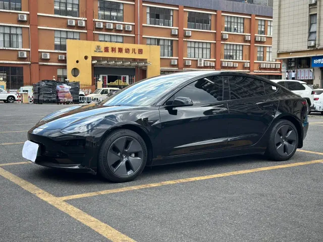 Фотография автомобиля — Tesla Model 3