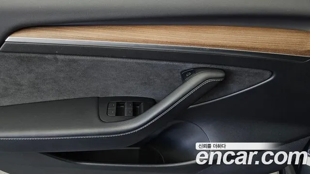 Tesla Model 3 — Фото автомобиля 13