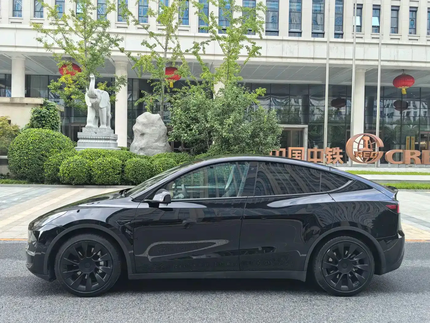 Tesla Model Y 2022 Rear-Wheel Drive Version — Фото автомобиля 2
