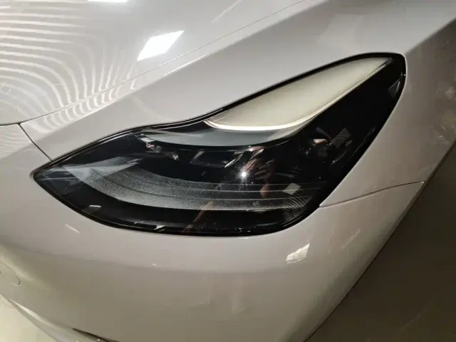 Tesla Model Y — Фото автомобиля 23