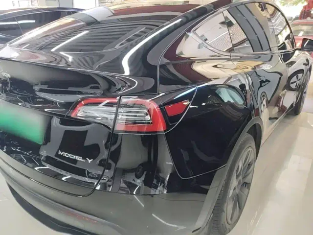 Tesla Model Y — Фото автомобиля 6