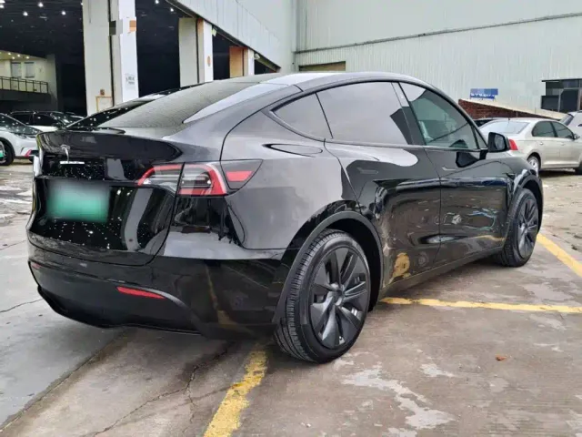 Tesla Model Y — Фото автомобиля 6