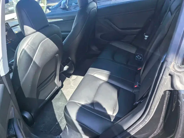 Tesla Model 3 — Фото автомобиля 9