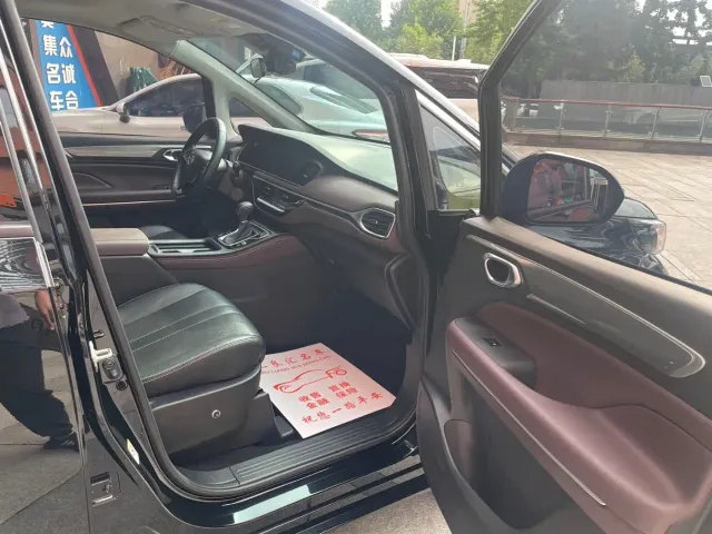GAC Trumpchi M6 — Фото автомобиля 10