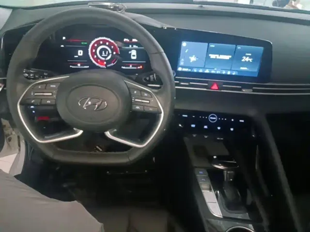 Hyundai Elantra — Фото автомобиля 9