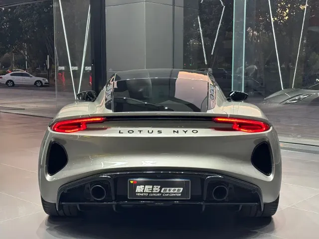 Lotus Emira — Фото автомобиля 4