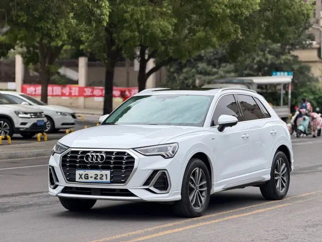 Фотография автомобиля — Audi Q3