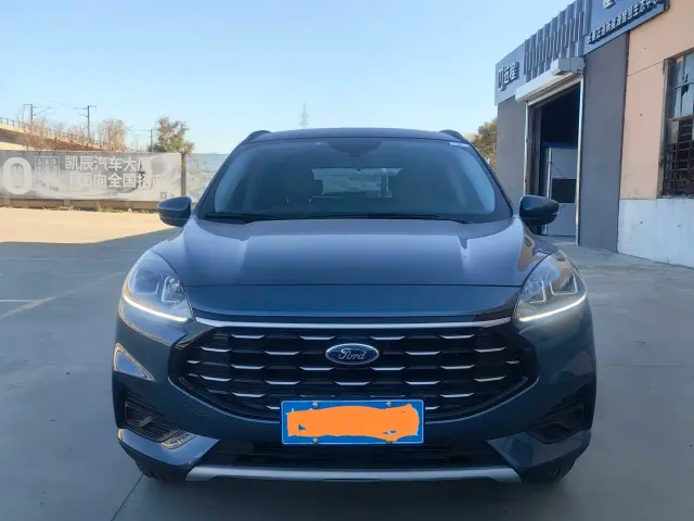 Ford Escape — Фото автомобиля 2