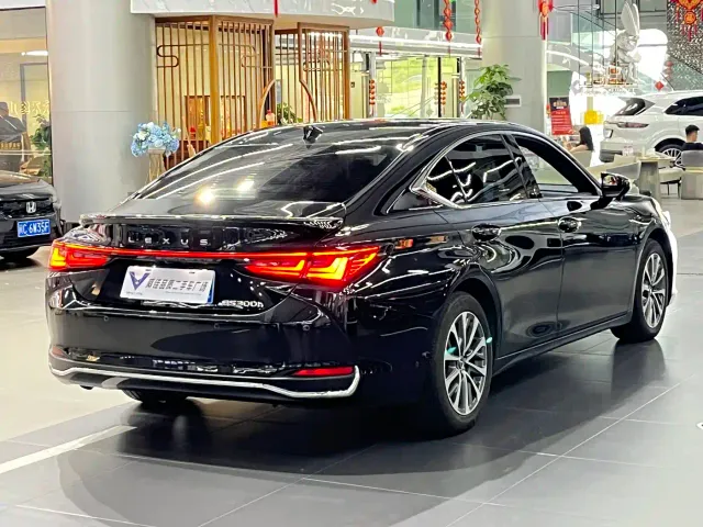 Lexus ES — Фото автомобиля 7