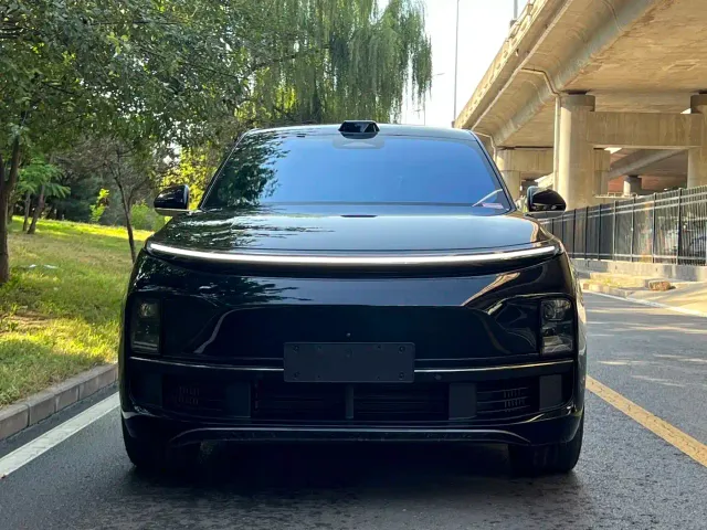 Li Auto L9 — Фото автомобиля 4