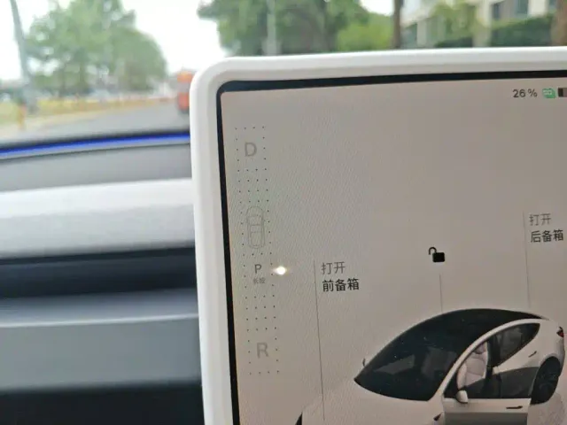 Tesla Model 3 — Фото автомобиля 17