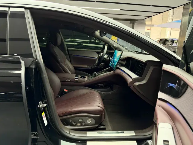 Denza Z9GT — Фото автомобиля 8