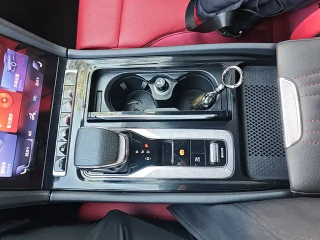 Hongqi H6 — Фото автомобиля 13