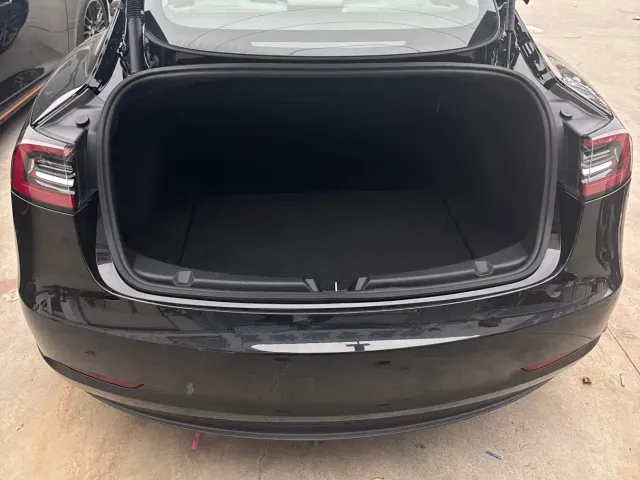 Tesla Model 3 — Фото автомобиля 15