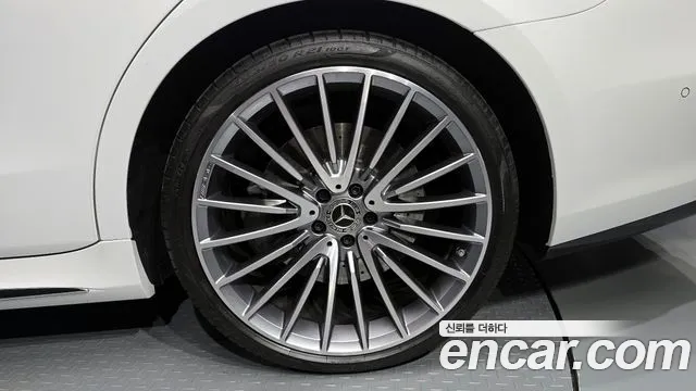 Mercedes-Benz S-Class — Фото автомобиля 19