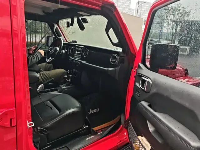 Jeep Wrangler — Фото автомобиля 8